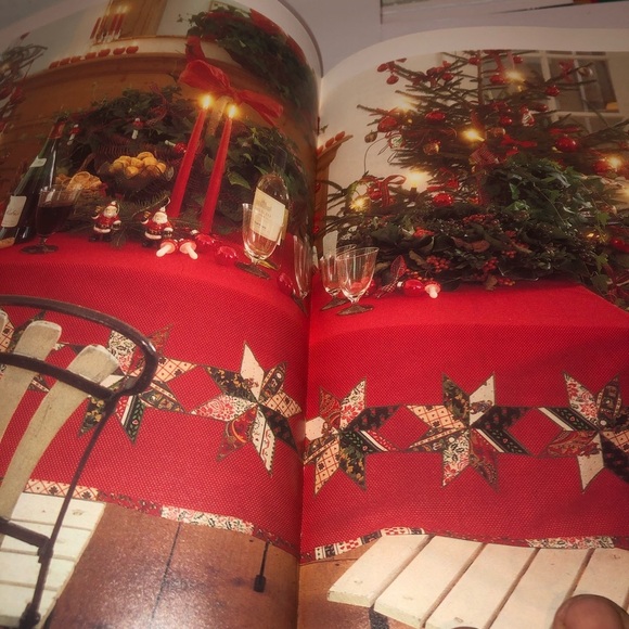 Decorating Table Linens- hardcover- amazing amount of table linens to make- used - Picture 5 of 9